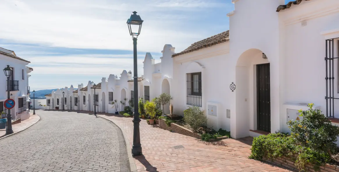 Sale of townhouse in Casares 14