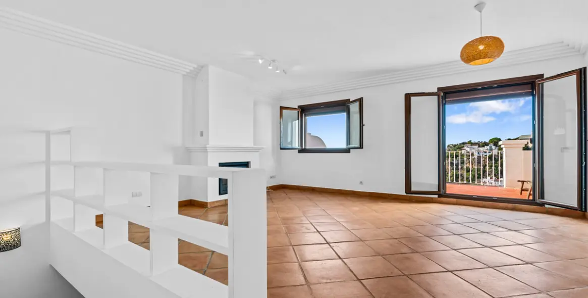 Sale of townhouse in Casares 15