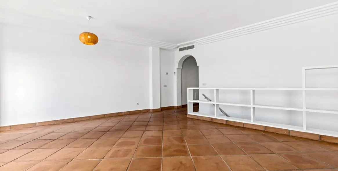 Sale of townhouse in Casares 16