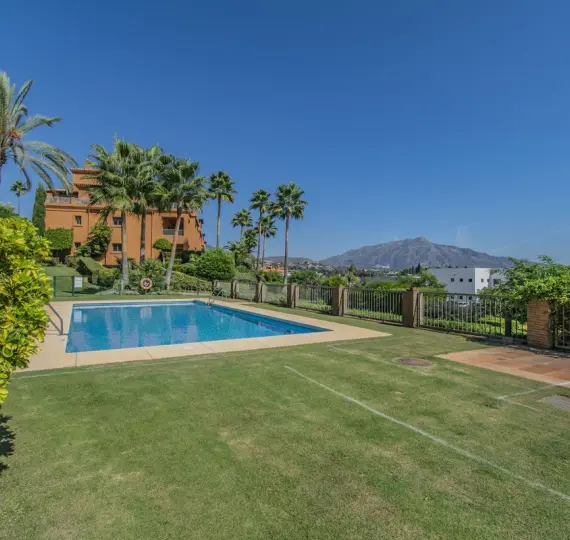Sale of middle floor apartment in Atalaya