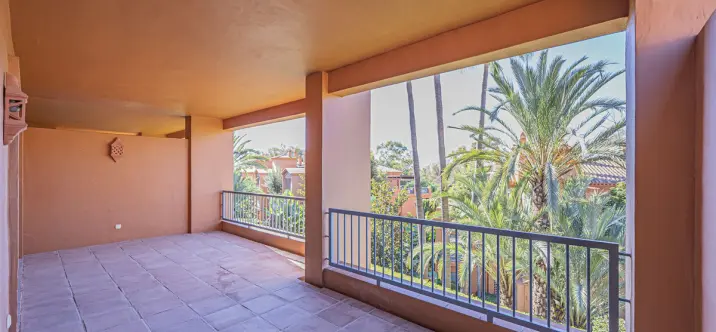 Sale of middle floor apartment in Atalaya 3