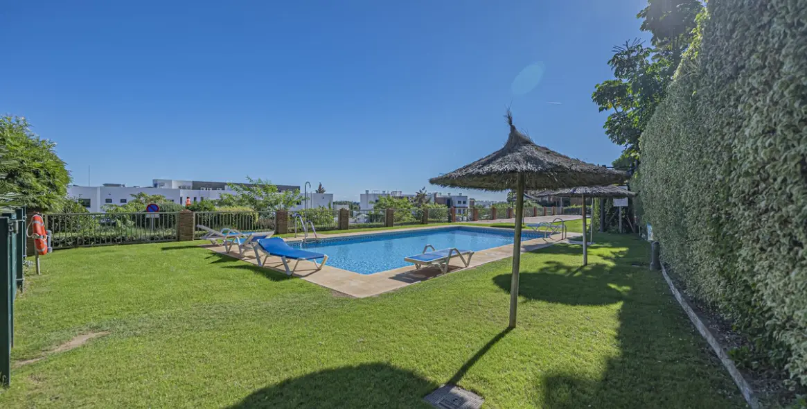 Sale of middle floor apartment in Atalaya 5