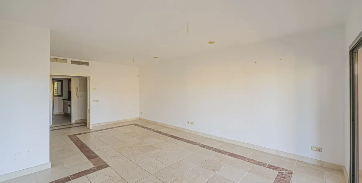 Sale of middle floor apartment in Atalaya 6