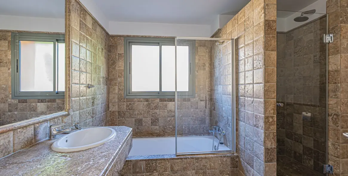 Sale of middle floor apartment in Atalaya 10