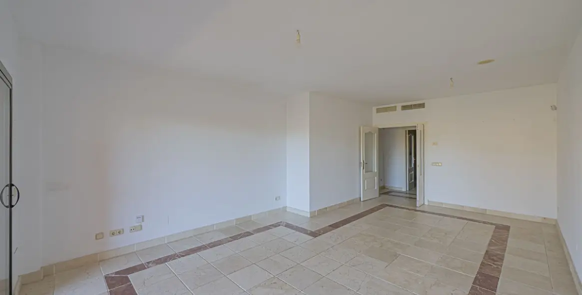 Sale of middle floor apartment in Atalaya 12