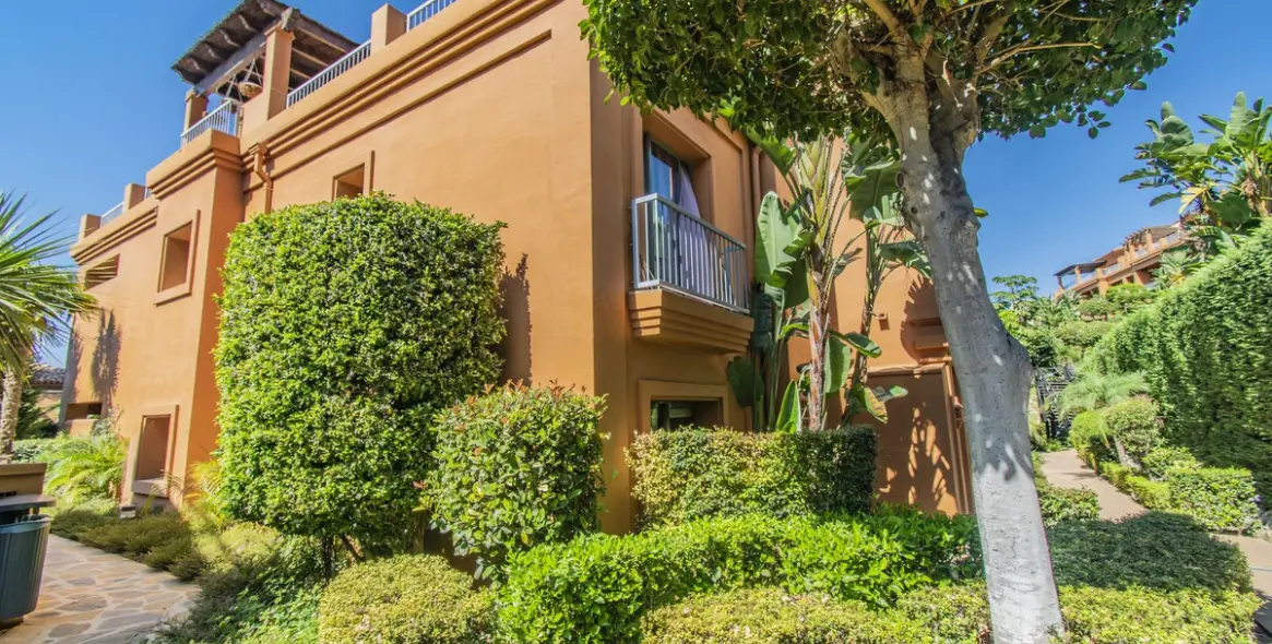 Sale of middle floor apartment in Atalaya 14