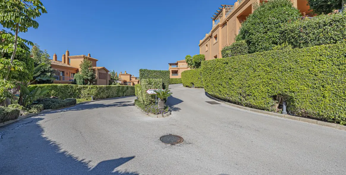 Sale of middle floor apartment in Atalaya 18