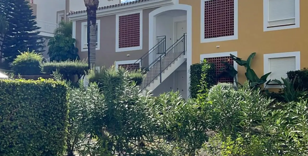 Sale of middle floor apartment in Estepona (district Estepona) 2