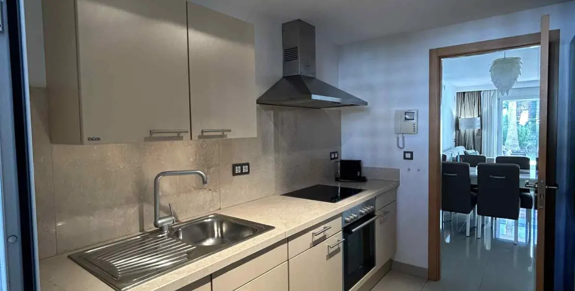 Sale of middle floor apartment in Estepona (district Estepona) 9