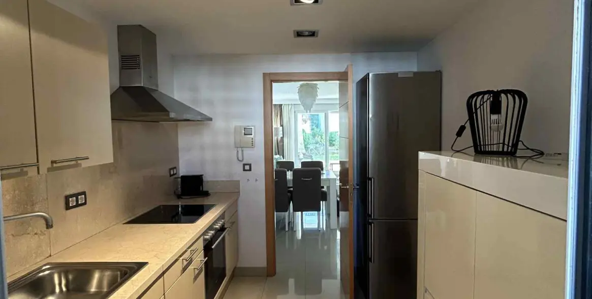 Sale of middle floor apartment in Estepona (district Estepona) 10