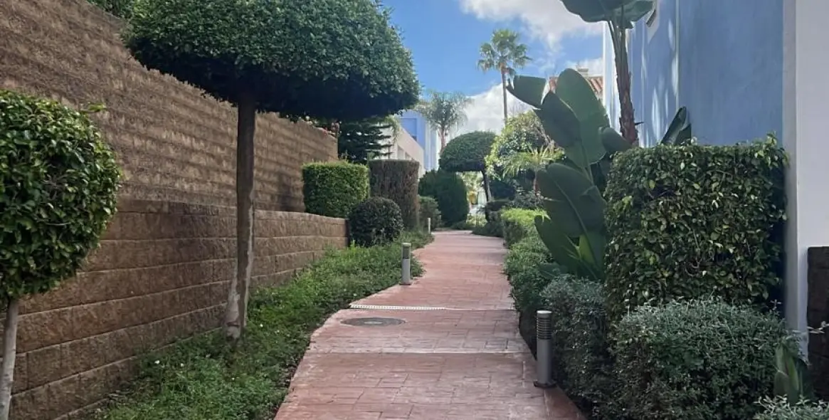 Продажа апартаментов на первом этаже в Estepona 39