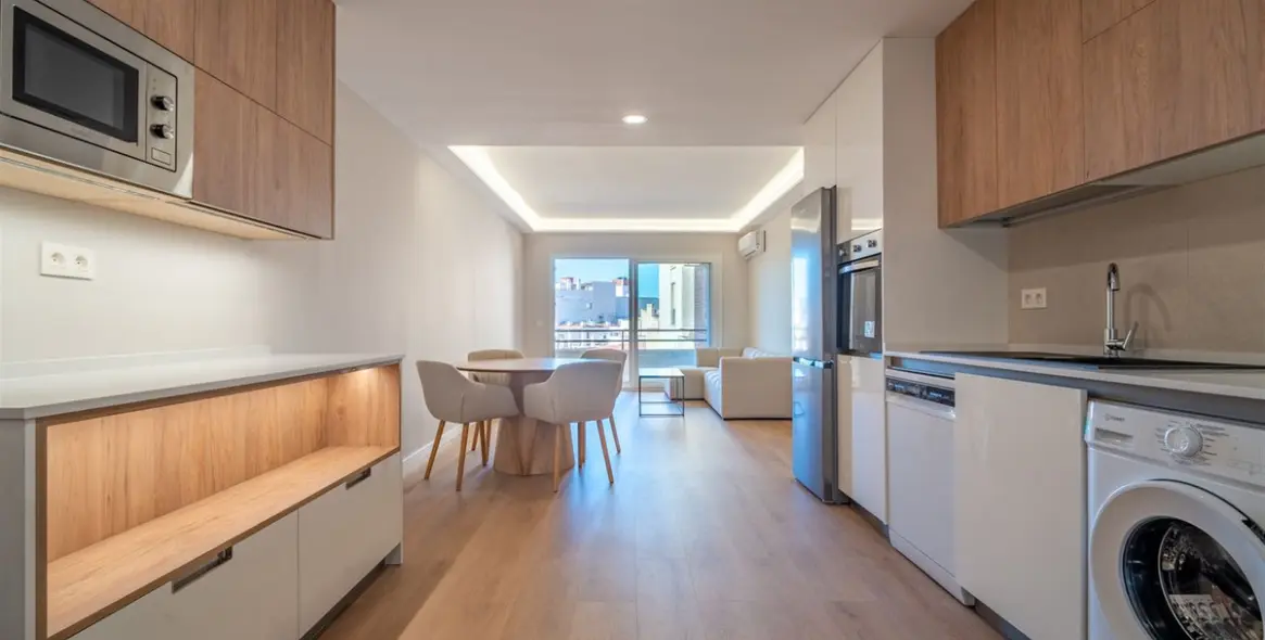 Sale of middle floor apartment in La Victoria 8