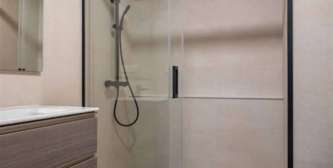 Sale of middle floor apartment in La Victoria 11