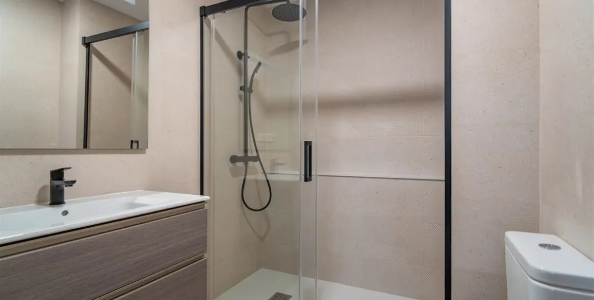 Sale of middle floor apartment in La Victoria 15