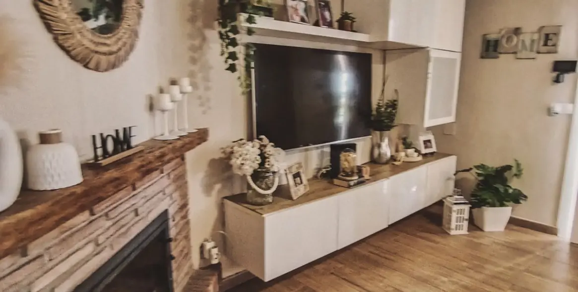 Sale of semi-detached house in La Campana 23