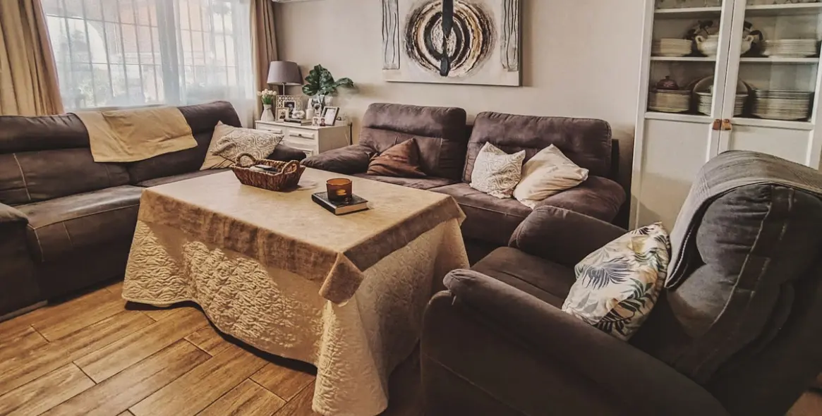 Sale of semi-detached house in La Campana 24