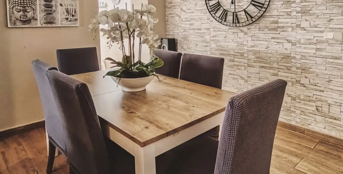 Sale of semi-detached house in La Campana 26