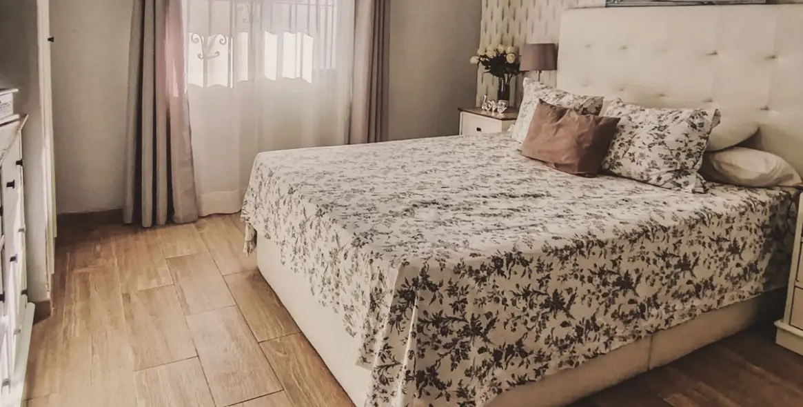 Sale of semi-detached house in La Campana 37