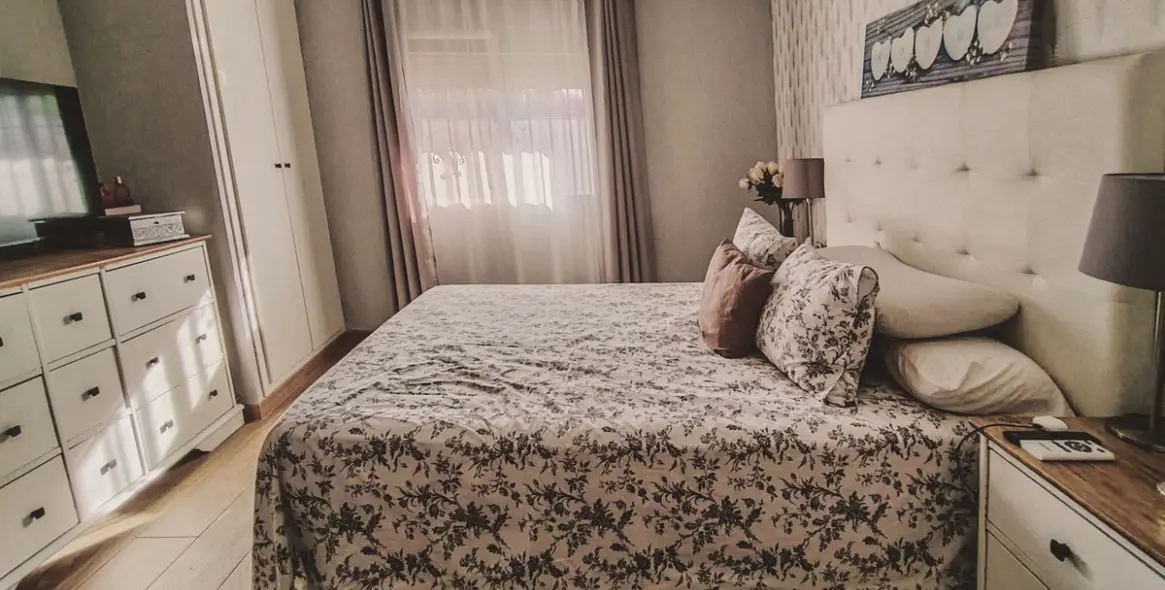 Sale of semi-detached house in La Campana 39