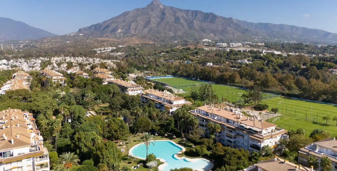 Sale of ground floor apartment in Puerto Banús 1