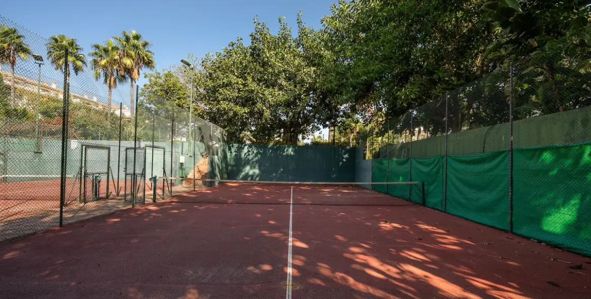 Sale of ground floor apartment in Puerto Banús 3