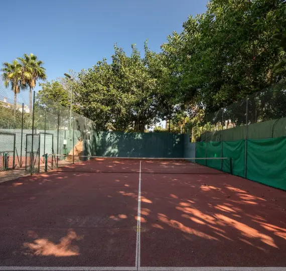 Sale of ground floor apartment in Puerto Banús