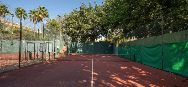 Sale of ground floor apartment in Puerto Banús 2