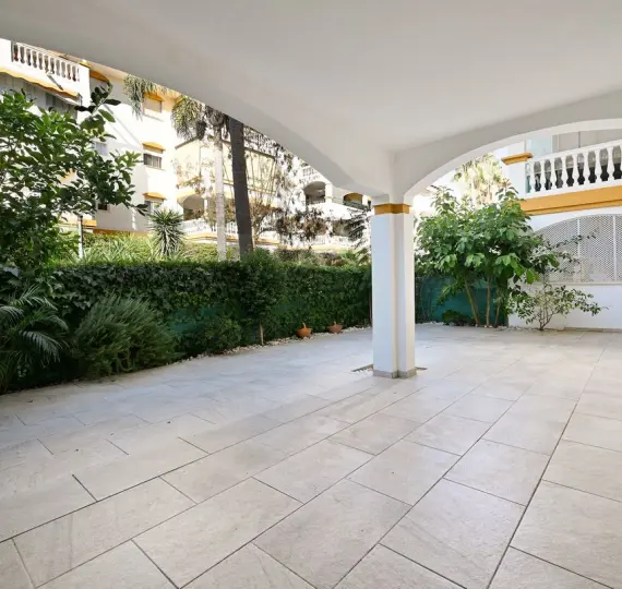 Sale of ground floor apartment in Puerto Banús