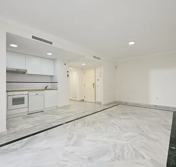 Sale of ground floor apartment in Puerto Banús