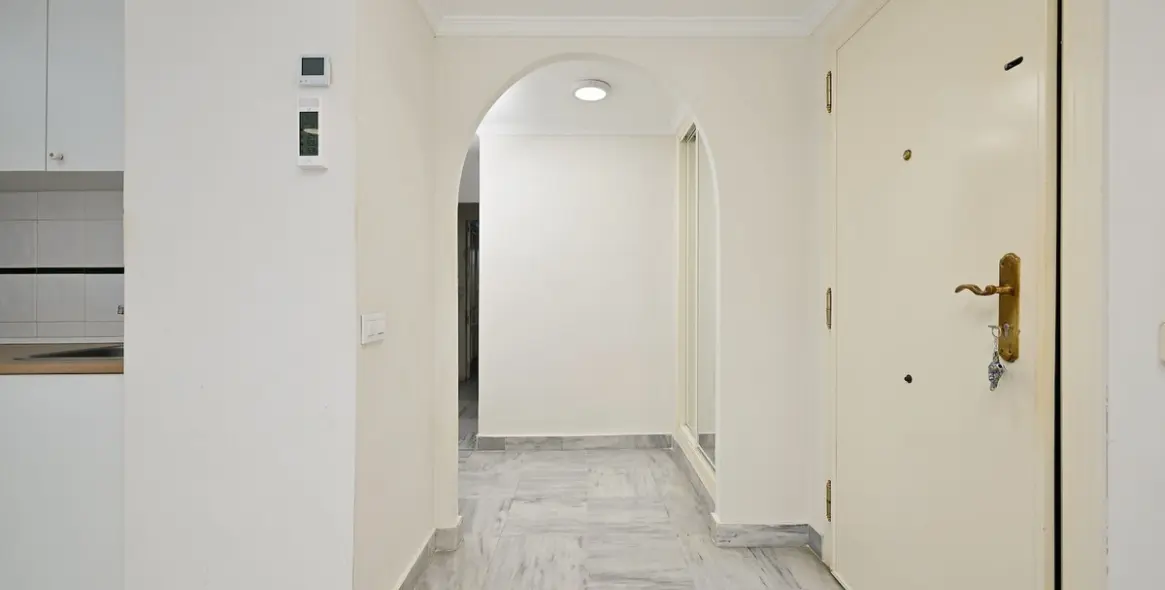 Sale of ground floor apartment in Puerto Banús 10