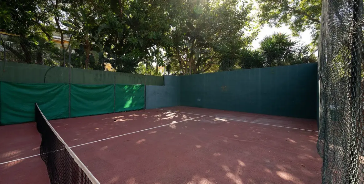 Sale of ground floor apartment in Puerto Banús 18