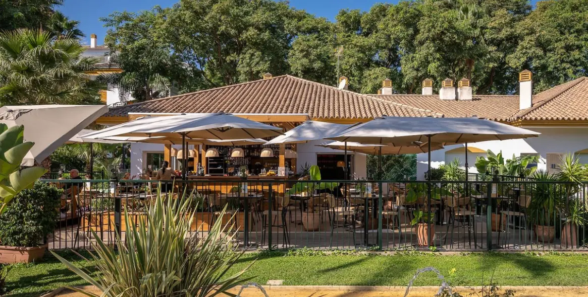 Sale of ground floor apartment in Puerto Banús 20