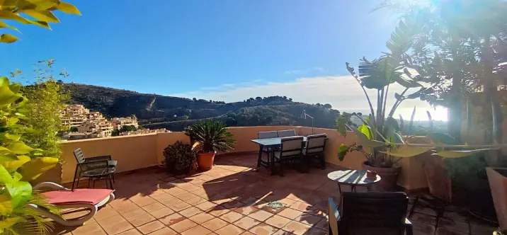 Sale of penthouse duplex in Calahonda 2