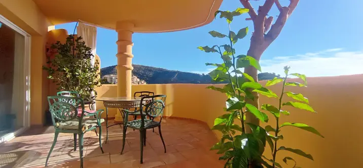 Sale of penthouse duplex in Calahonda 3