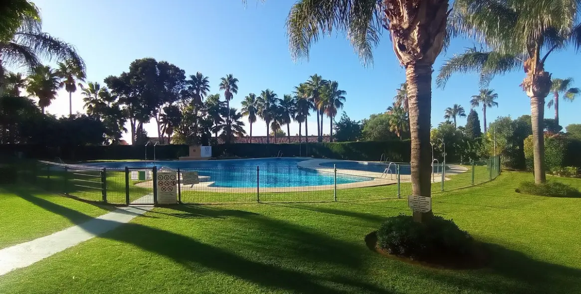 Sale of penthouse duplex in Calahonda 7