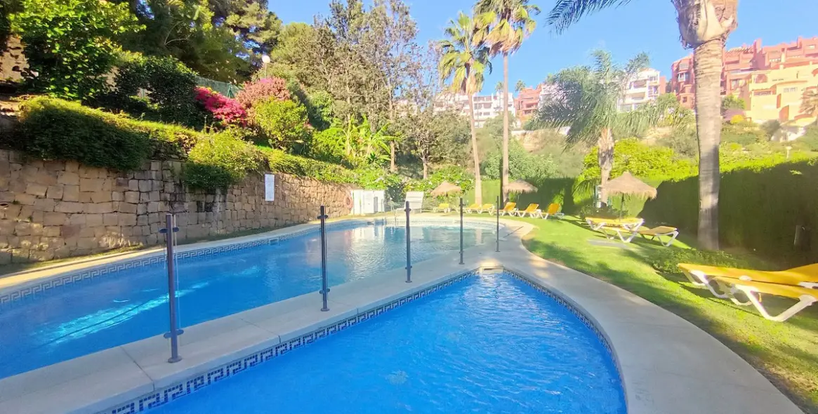 Sale of penthouse duplex in Calahonda 8