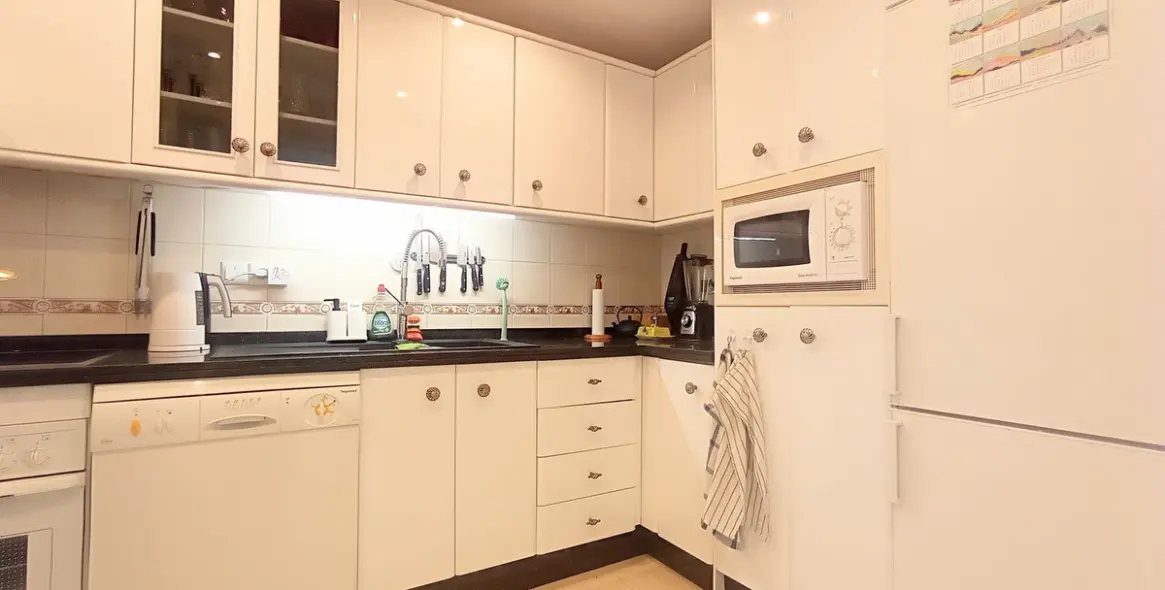 Sale of penthouse duplex in Calahonda 11