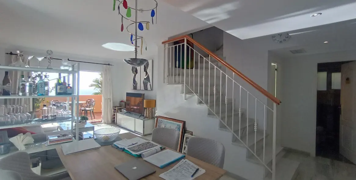 Sale of penthouse duplex in Calahonda 14