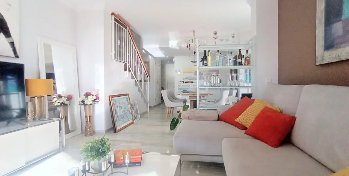 Sale of penthouse duplex in Calahonda 16