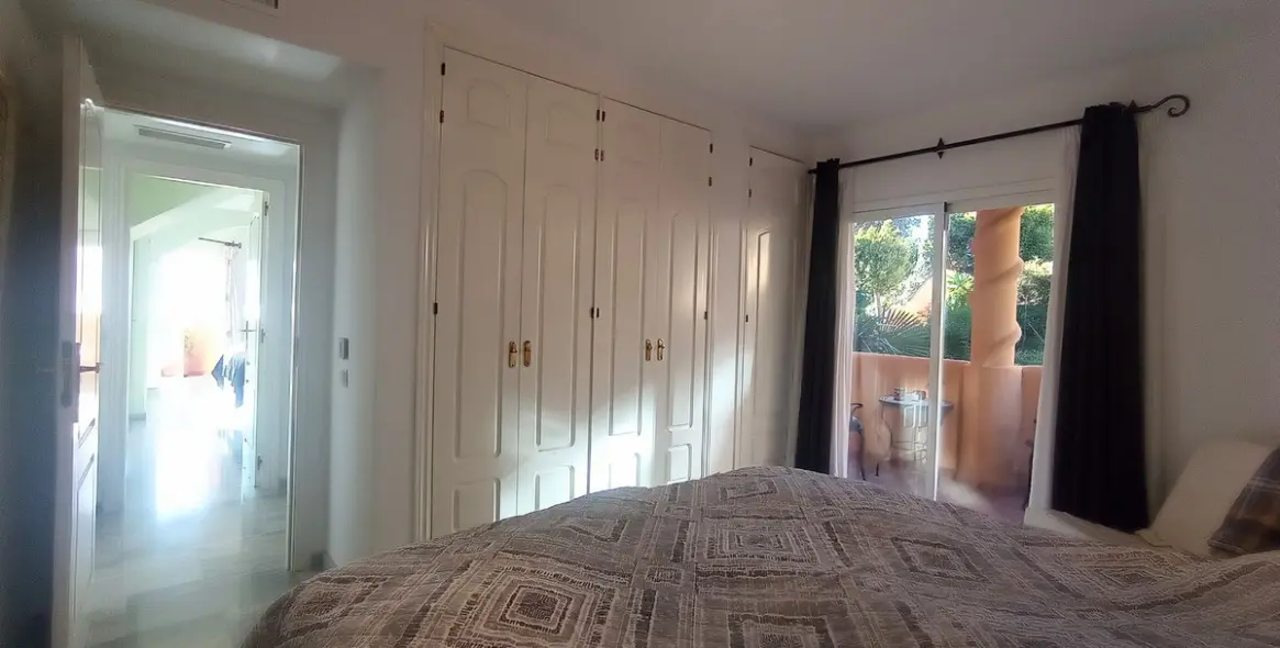 Sale of penthouse duplex in Calahonda 20