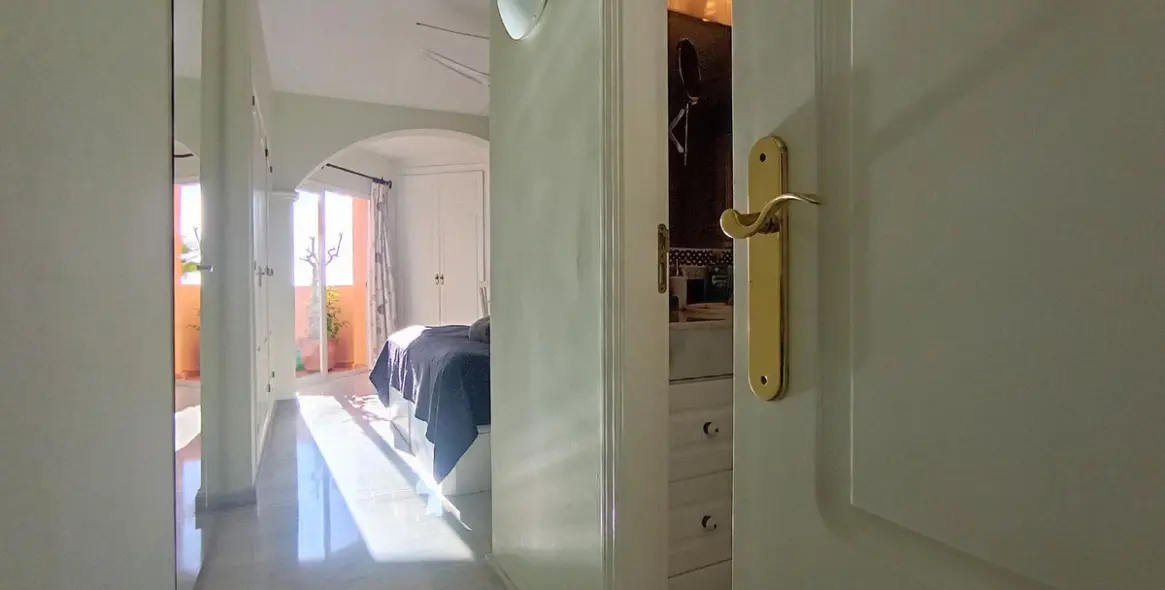 Sale of penthouse duplex in Calahonda 23