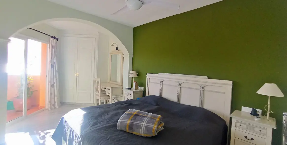 Sale of penthouse duplex in Calahonda 27