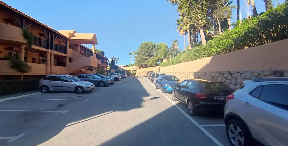 Sale of penthouse duplex in Calahonda 46