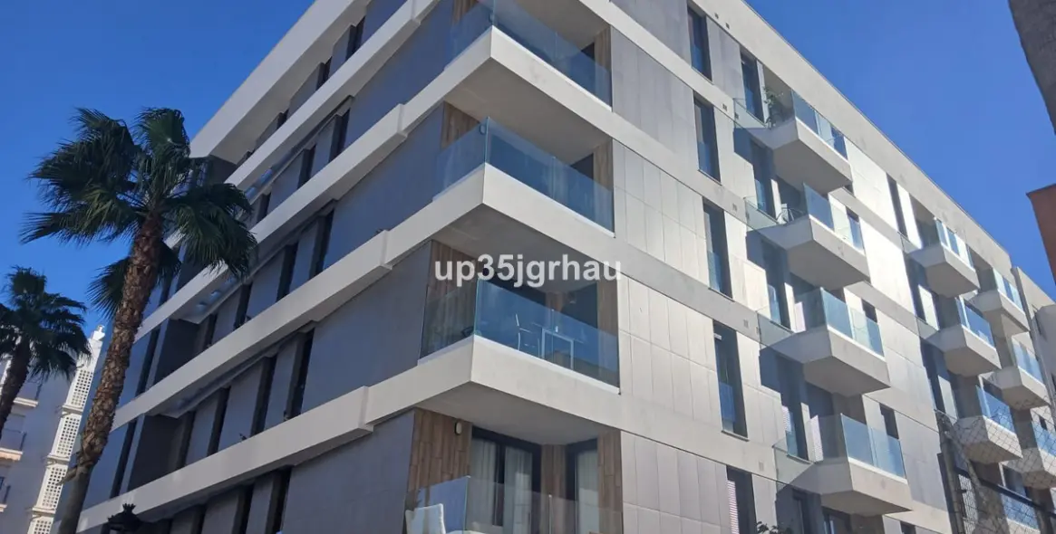 Продажа апартаментов на среднем этаже в Estepona 12