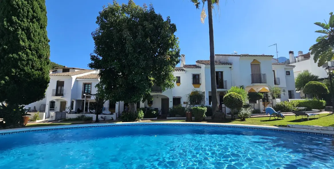 Sale of townhouse in Benahavís (district Benahavís) 1