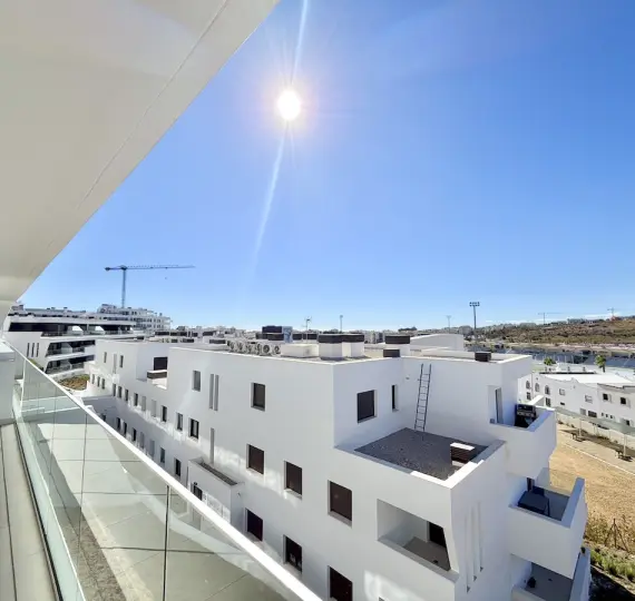 Middle floor apartment R5202040