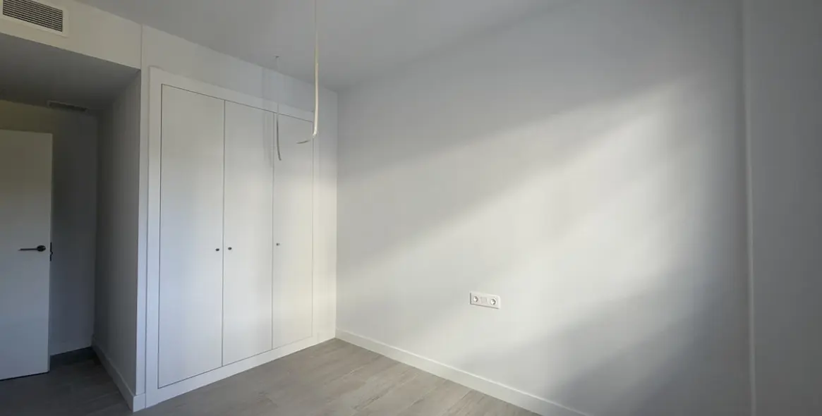 Продажа апартаментов на среднем этаже в Estepona 11