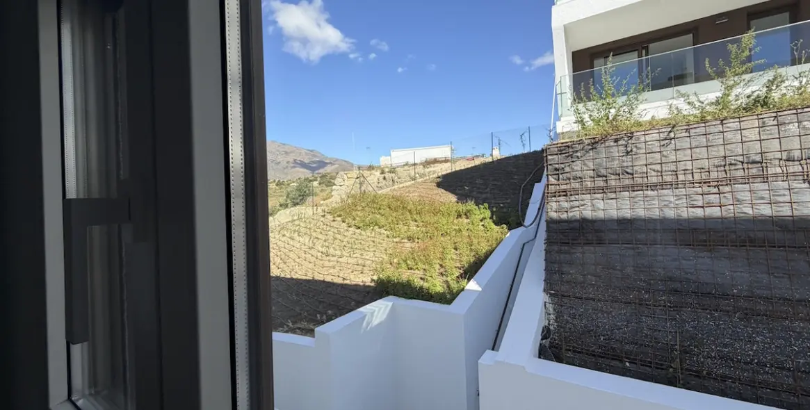 Продажа апартаментов на среднем этаже в Estepona 12