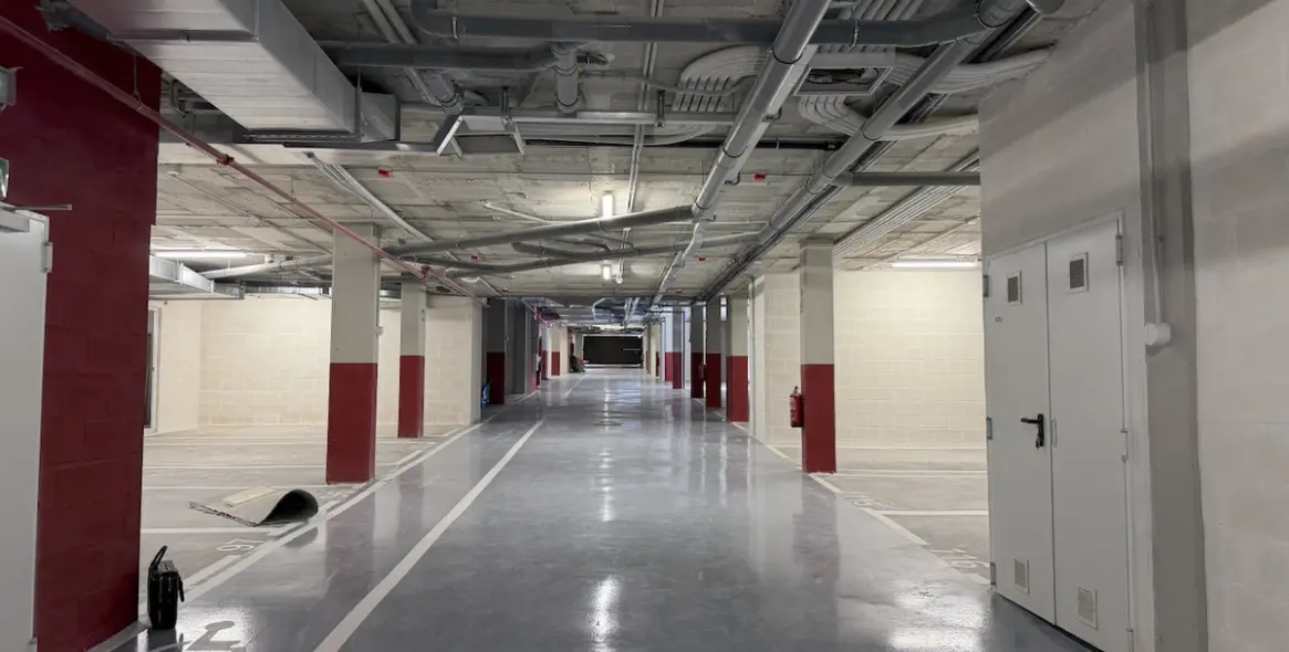 Venta de apartamento en planta media en Estepona 23