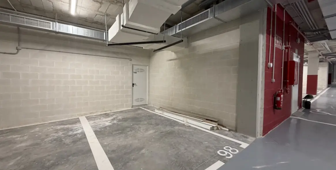 Venta de apartamento en planta media en Estepona 24